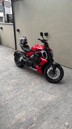 DUCATI DIAVEL V4 